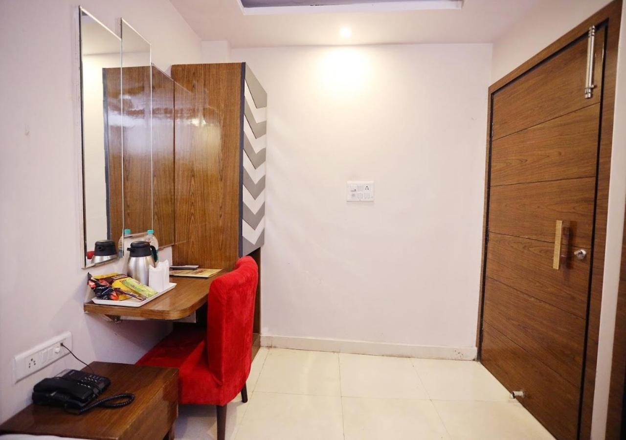 Hotel Jai Balaji, Paharganj, New Delhi Railway Station Bagian luar foto
