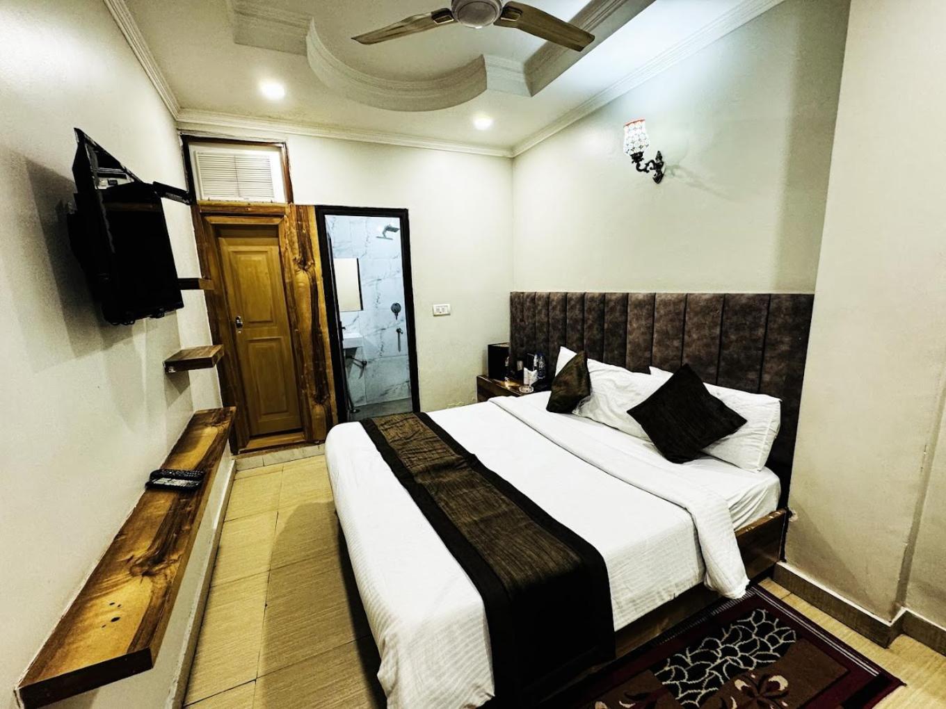 Hotel Jai Balaji, Paharganj, New Delhi Railway Station Bagian luar foto