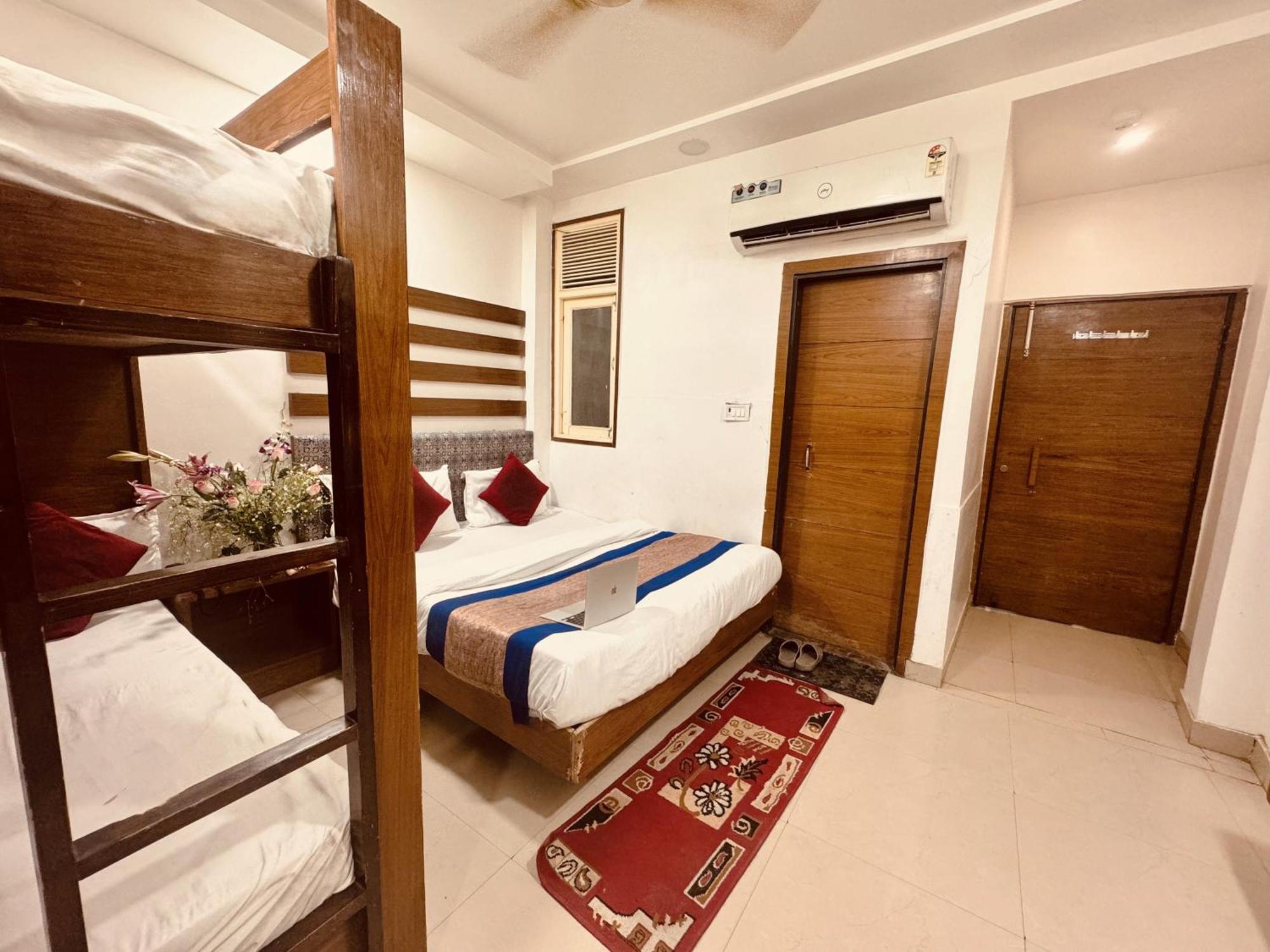 Hotel Jai Balaji, Paharganj, New Delhi Railway Station Bagian luar foto