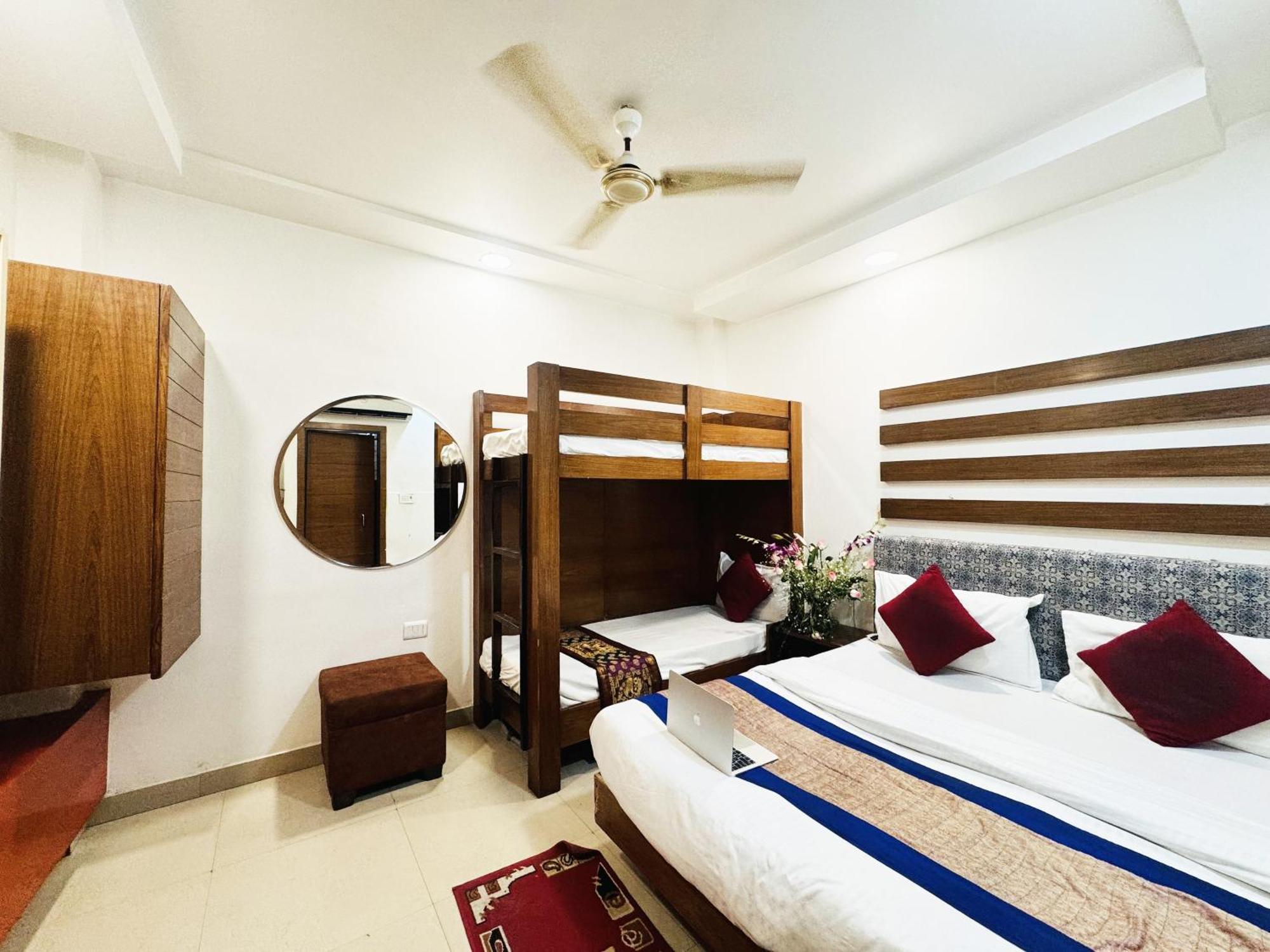 Hotel Jai Balaji, Paharganj, New Delhi Railway Station Bagian luar foto