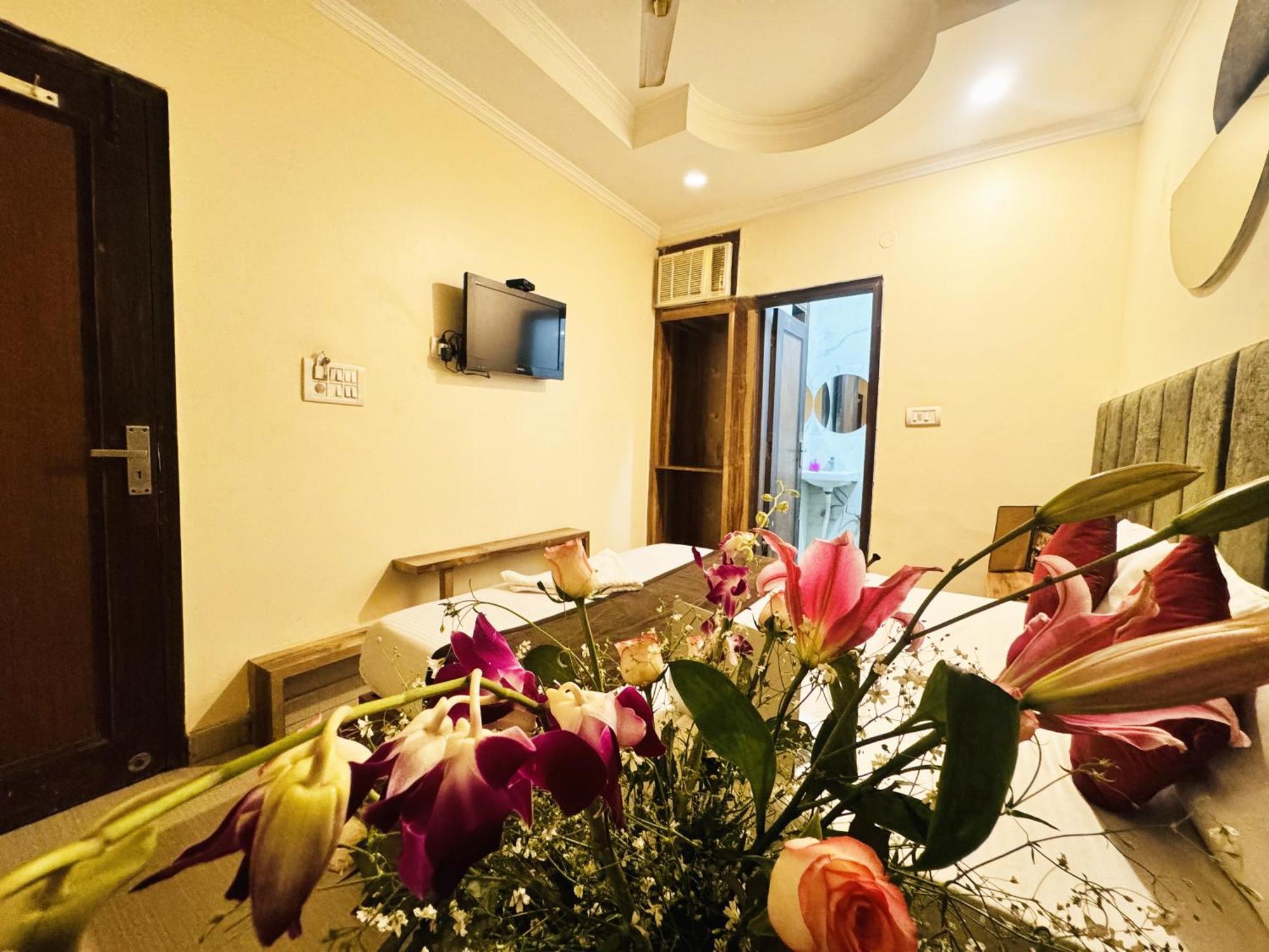 Hotel Jai Balaji, Paharganj, New Delhi Railway Station Bagian luar foto