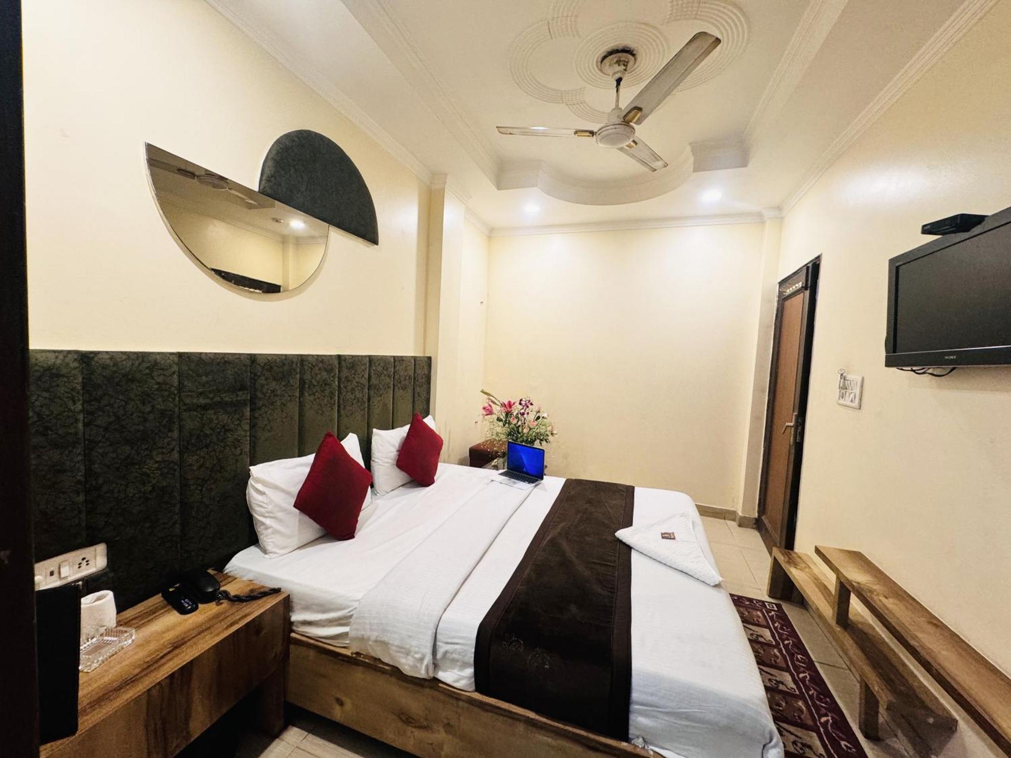 Hotel Jai Balaji, Paharganj, New Delhi Railway Station Bagian luar foto